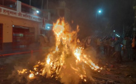 सनातनी परंपरा के  साथ दहन हुई होलिका मैया